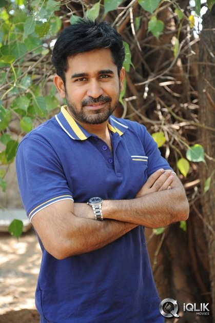 Vijay-Antony-and-Aksha-at-Dr-Saleem-Movie-Success-Meet